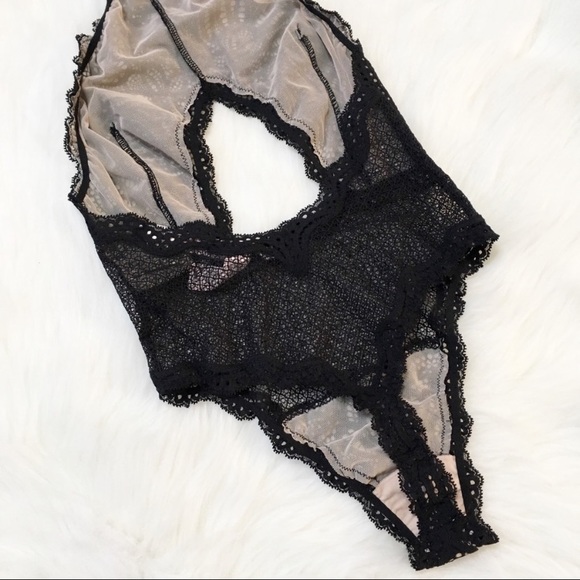 SUPER SEXY BLACK LACE VS BODYSUIT - Picture 4 of 5